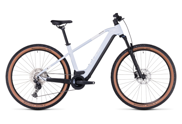 VTT ÉLECTRIQUE SEMI-RIGIDE CUBE REACTION HYBRID PRO 750 SHIMANO DEORE 11V 750 WH 29'' BLANC FLASH 2023